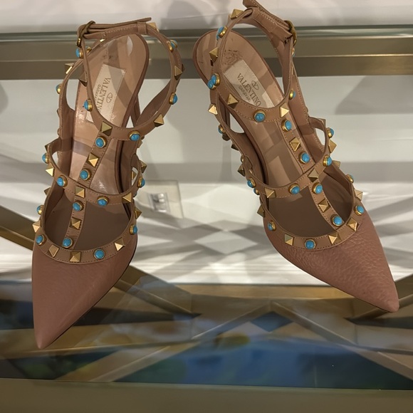 Valentino Rockstud heels beige with gold and turquoise colored studs EUC/RARE - Picture 12 of 13